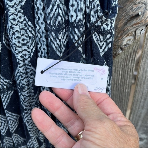 NWT Velvet By Graham & Spencer Mali Print Maxi Dress - Picture 12 of 14